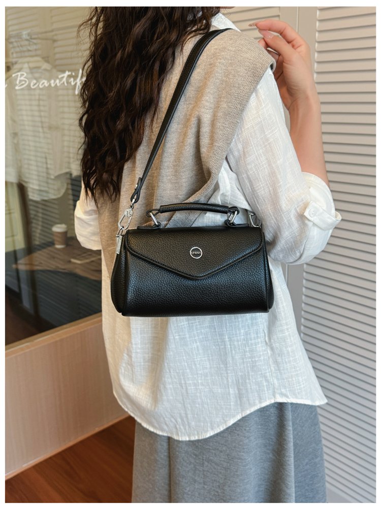 Women's PU Leather Envelope Flap Crossbody Bag detail 32