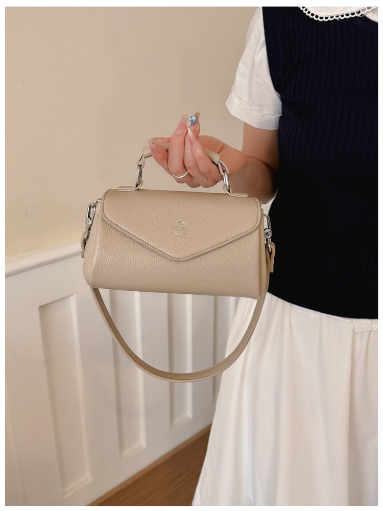 Women's PU Leather Envelope Flap Crossbody Bag detail 8