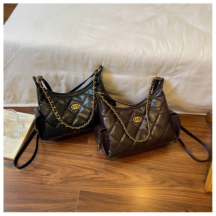 Women's Everyday Geometric Dumpling-Shaped PU Leather Shoulder Bag detail 32