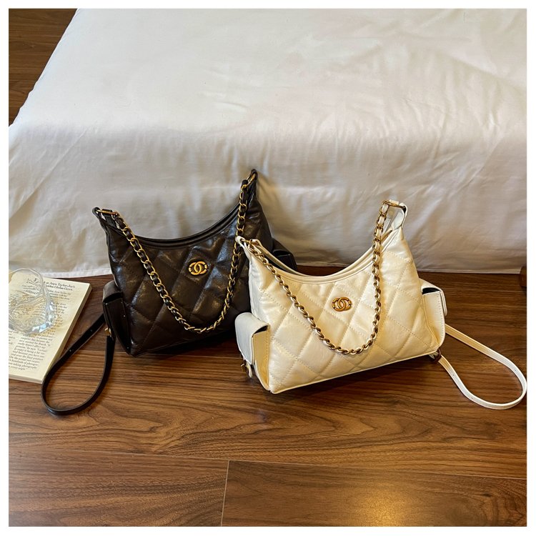Women's Everyday Geometric Dumpling-Shaped PU Leather Shoulder Bag detail 39