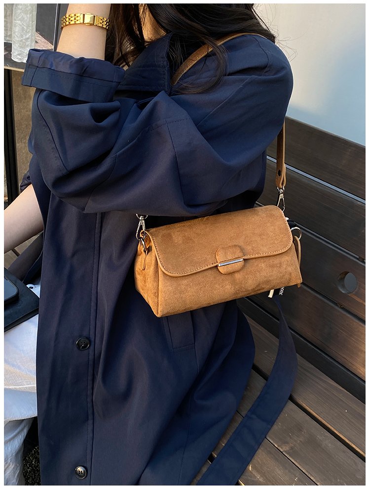 Women's Fashion Solid-Color Barrel-Shaped PU Leather Shoulder Bag detail 35