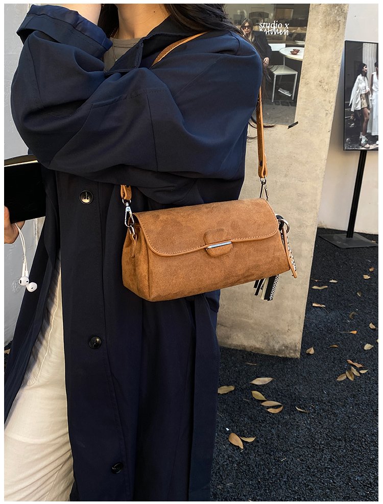 Women's Fashion Solid-Color Barrel-Shaped PU Leather Shoulder Bag detail 40
