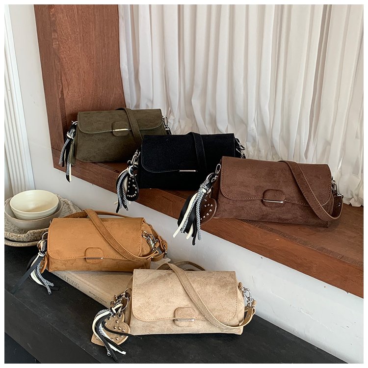 Women's Fashion Solid-Color Barrel-Shaped PU Leather Shoulder Bag detail 4