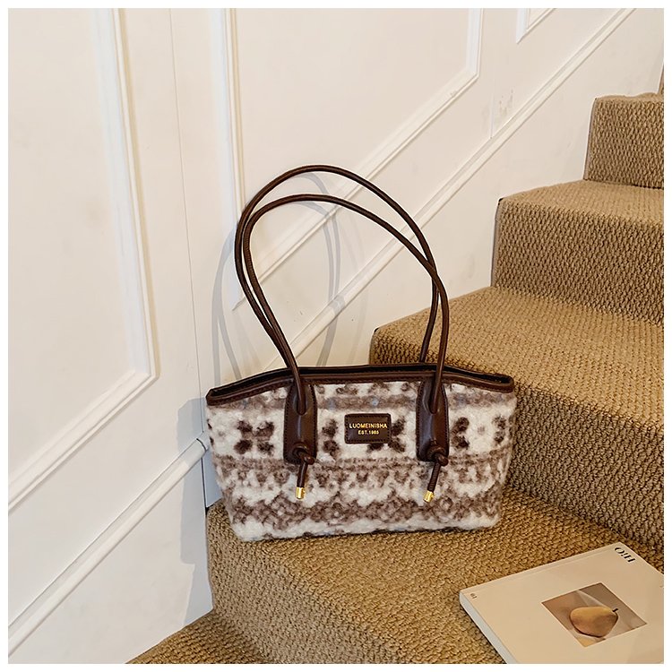 Women's PU Leather Fringe Woven Shoulder Bag detail 2