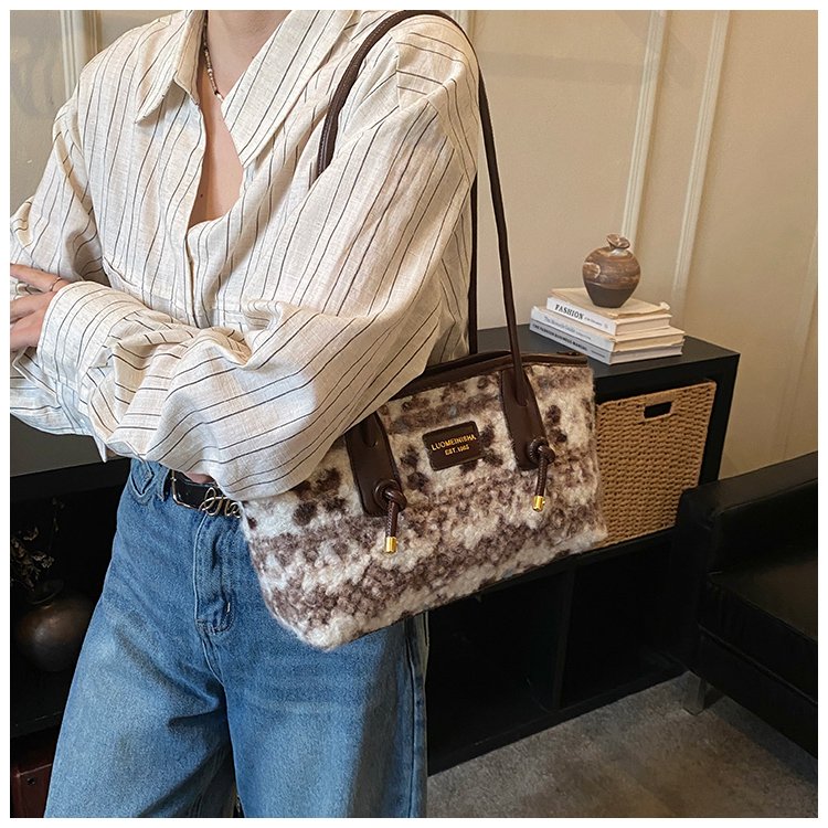 Women's PU Leather Fringe Woven Shoulder Bag detail 30