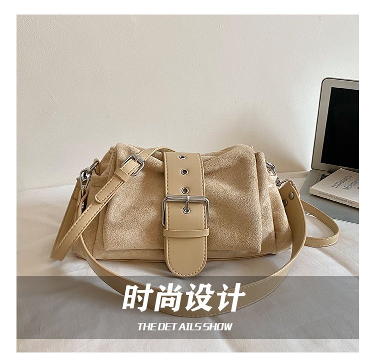 Women's PU Leather Gathered Chain Crossbody Bag detail 10