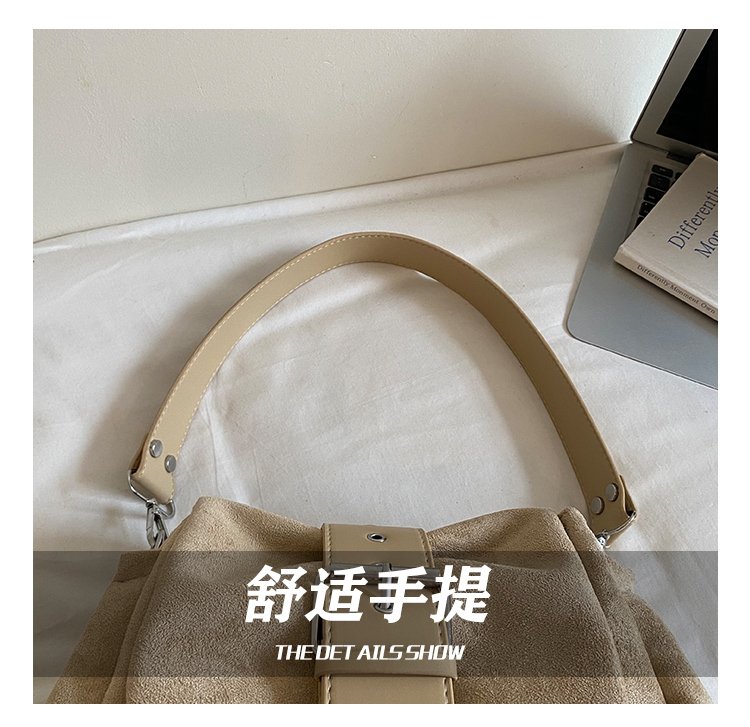Women's PU Leather Gathered Chain Crossbody Bag detail 13