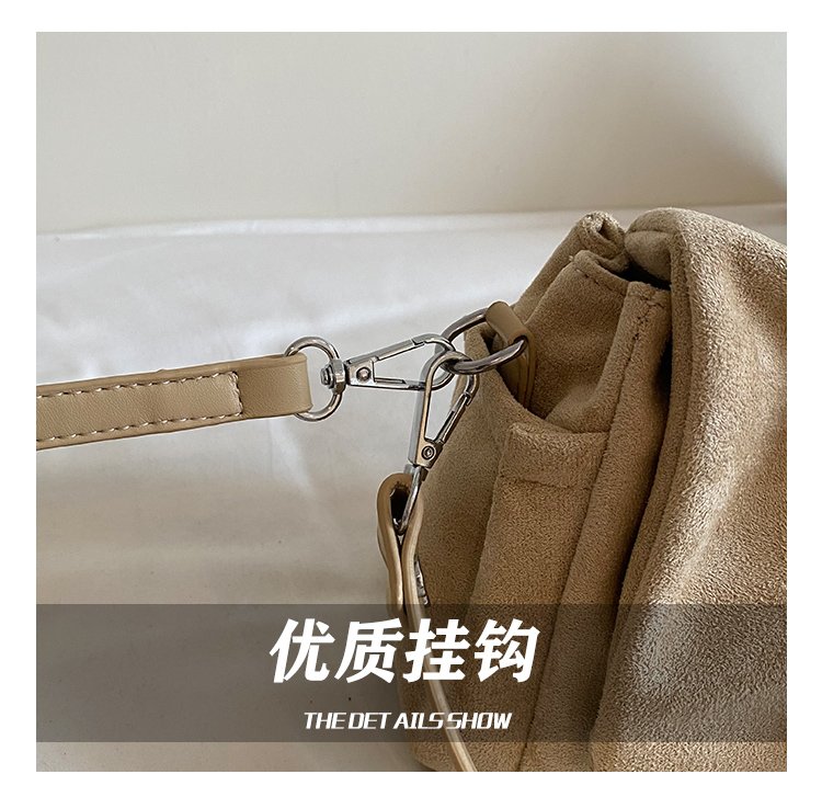 Women's PU Leather Gathered Chain Crossbody Bag detail 15
