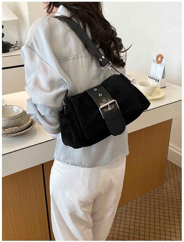 Women's PU Leather Gathered Chain Crossbody Bag detail 17