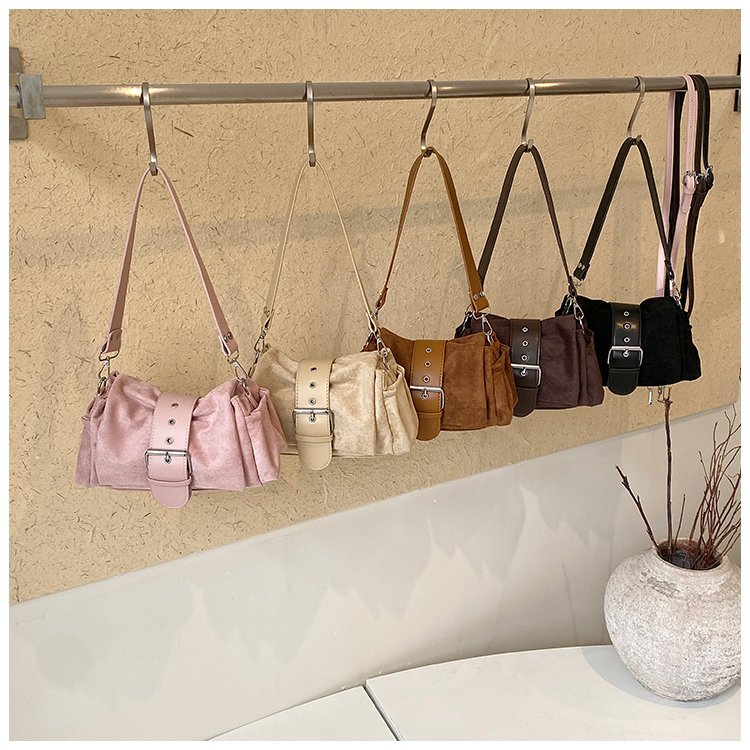 Women's PU Leather Gathered Chain Crossbody Bag detail 1