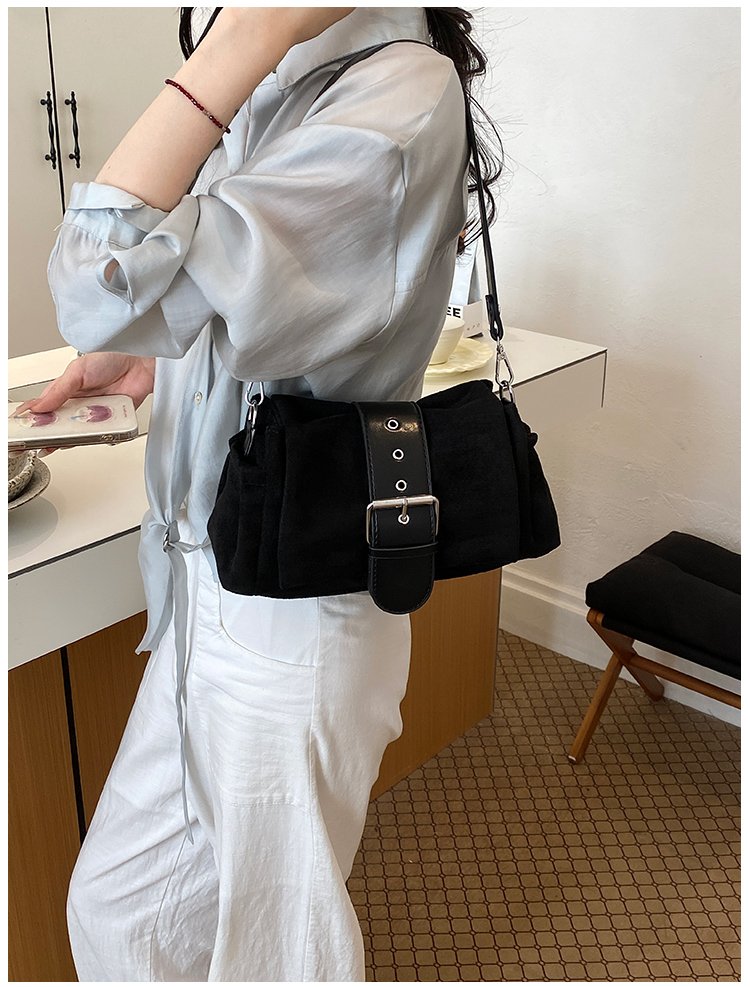 Women's PU Leather Gathered Chain Crossbody Bag detail 19