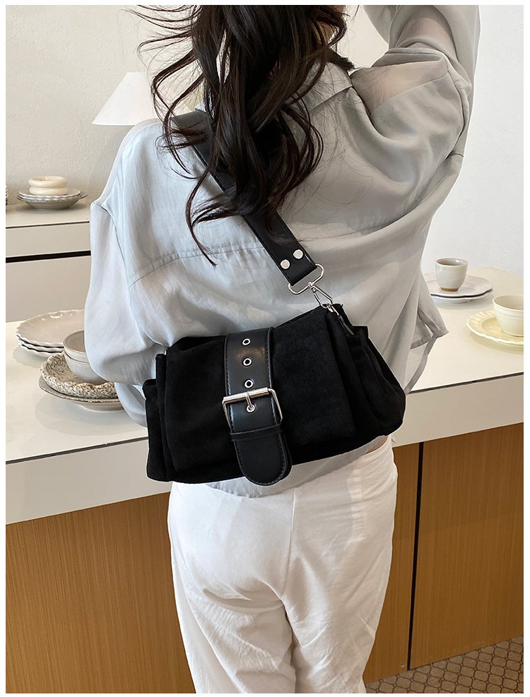 Women's PU Leather Gathered Chain Crossbody Bag detail 20