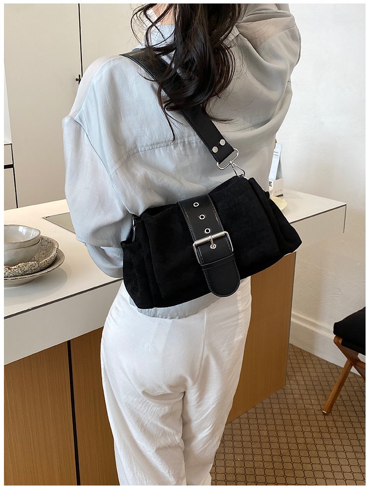 Women's PU Leather Gathered Chain Crossbody Bag detail 23