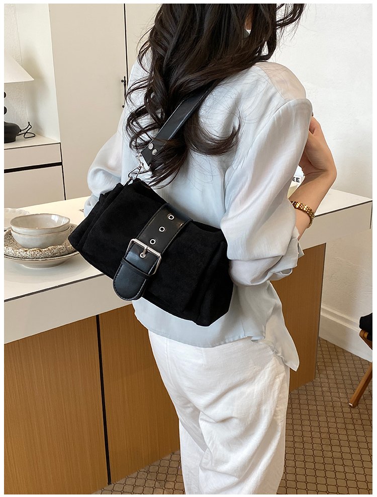 Women's PU Leather Gathered Chain Crossbody Bag detail 24