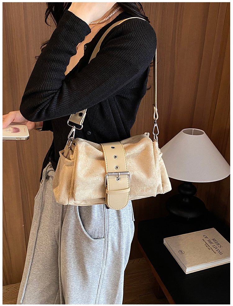 Women's PU Leather Gathered Chain Crossbody Bag detail 32