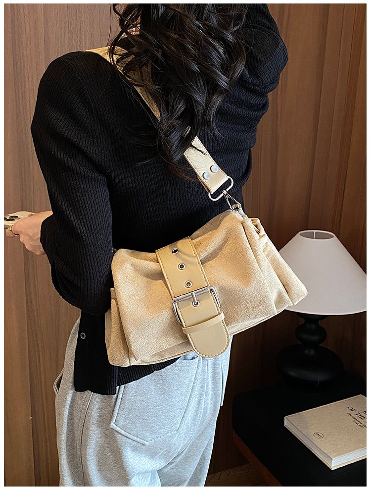 Women's PU Leather Gathered Chain Crossbody Bag detail 35
