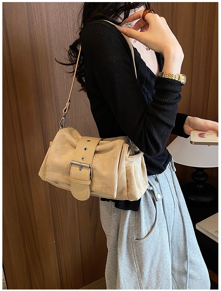 Women's PU Leather Gathered Chain Crossbody Bag detail 38