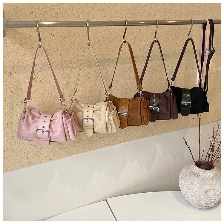 Women's PU Leather Gathered Chain Crossbody Bag detail 3