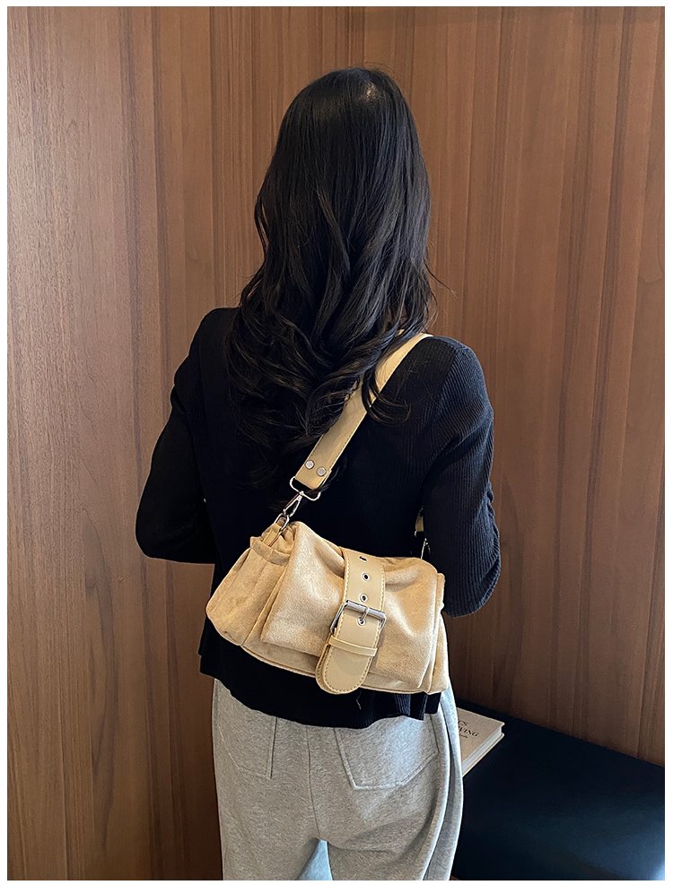 Women's PU Leather Gathered Chain Crossbody Bag detail 39