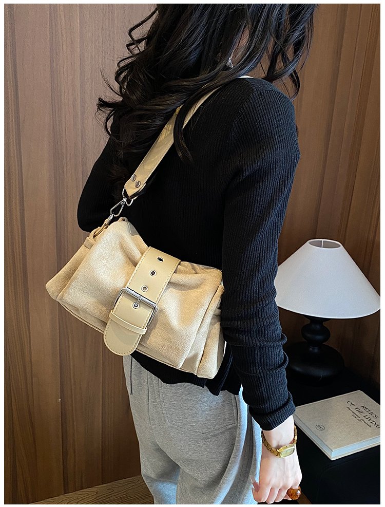 Women's PU Leather Gathered Chain Crossbody Bag detail 40