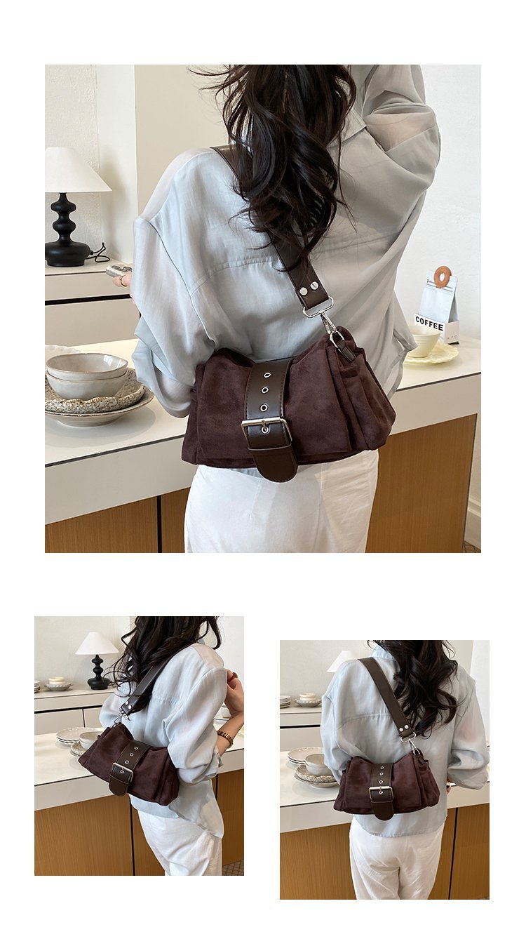 Women's PU Leather Gathered Chain Crossbody Bag detail 5