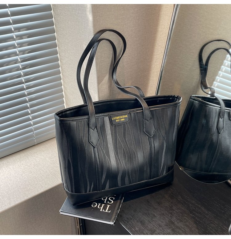 Women's PU Leather Minimal Tote Bag detail 14