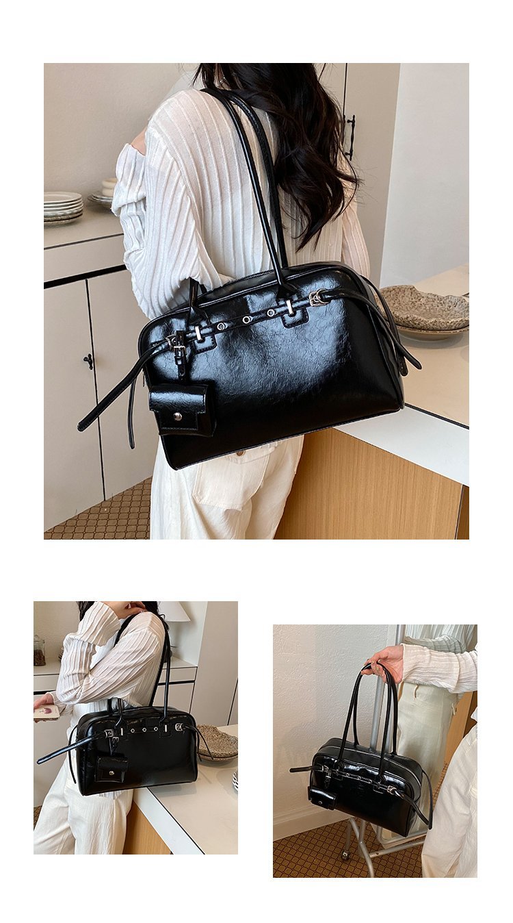 Unisex PU Leather Minimal Zip Crossbody Bag detail 9