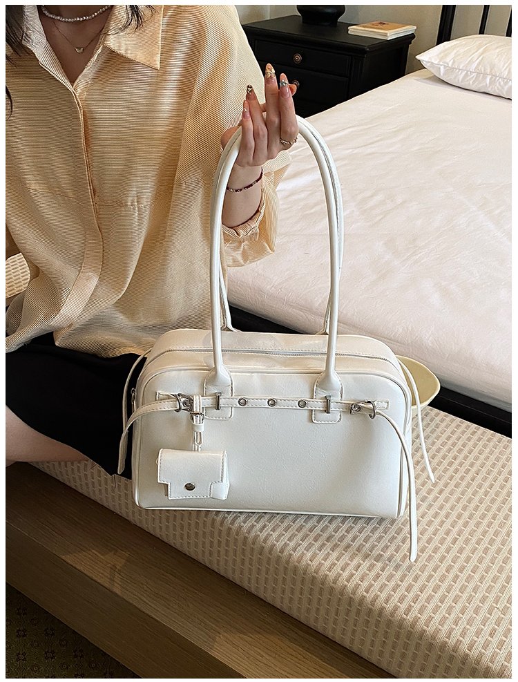 Unisex PU Leather Minimal Zip Crossbody Bag detail 16