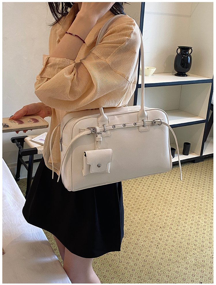Unisex PU Leather Minimal Zip Crossbody Bag detail 17