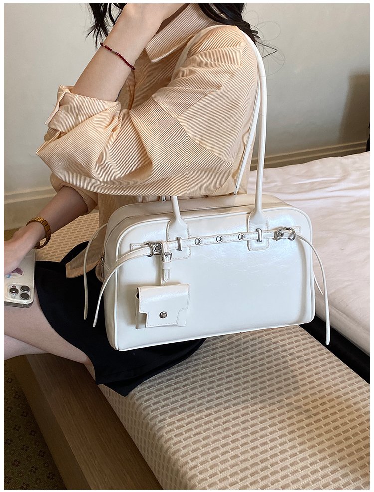 Unisex PU Leather Minimal Zip Crossbody Bag detail 18