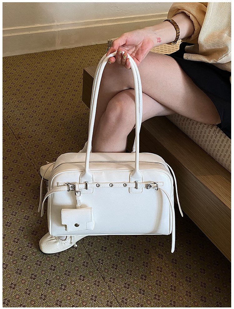 Unisex PU Leather Minimal Zip Crossbody Bag detail 19