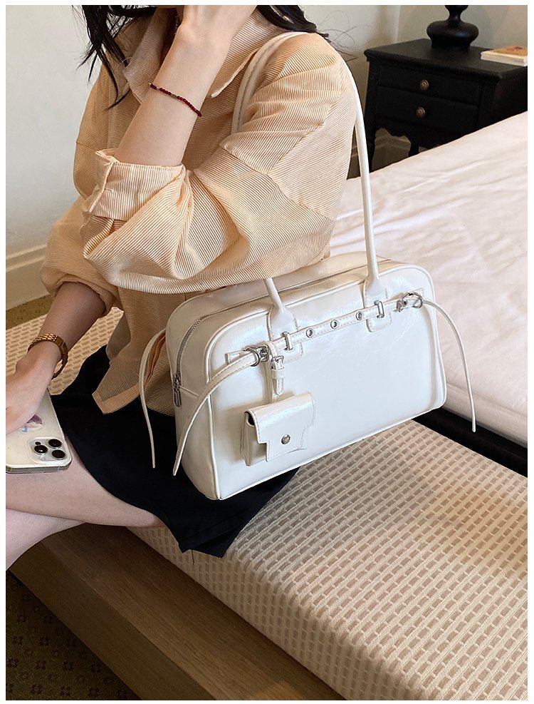 Unisex PU Leather Minimal Zip Crossbody Bag detail 20