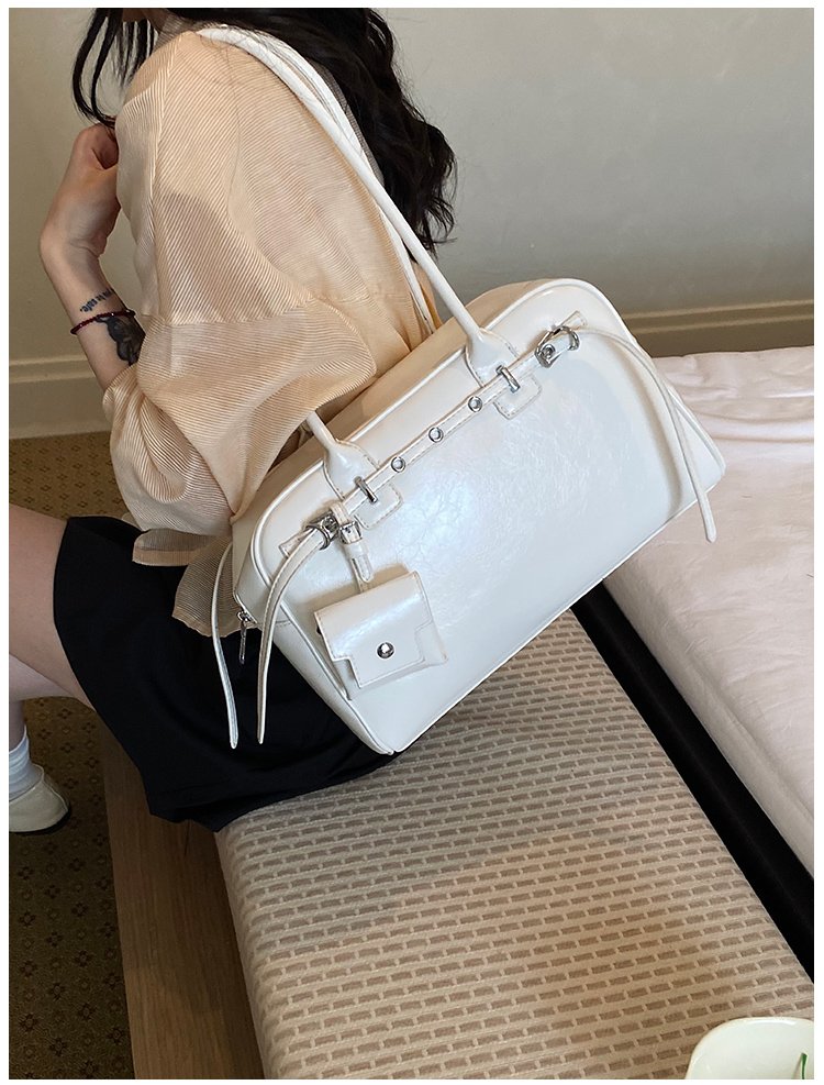 Unisex PU Leather Minimal Zip Crossbody Bag detail 21