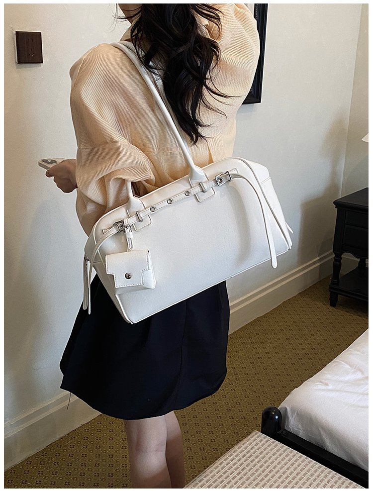 Unisex PU Leather Minimal Zip Crossbody Bag detail 24