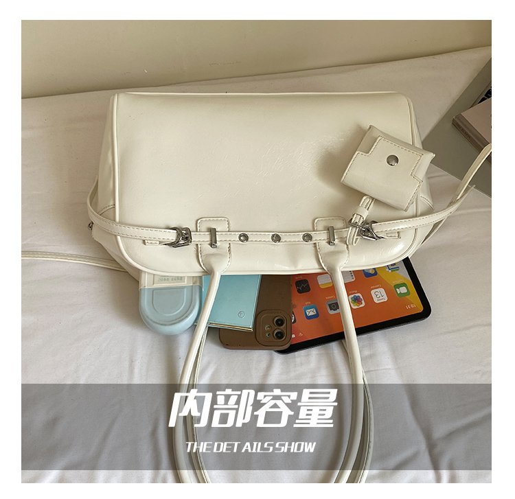 Unisex PU Leather Minimal Zip Crossbody Bag detail 7