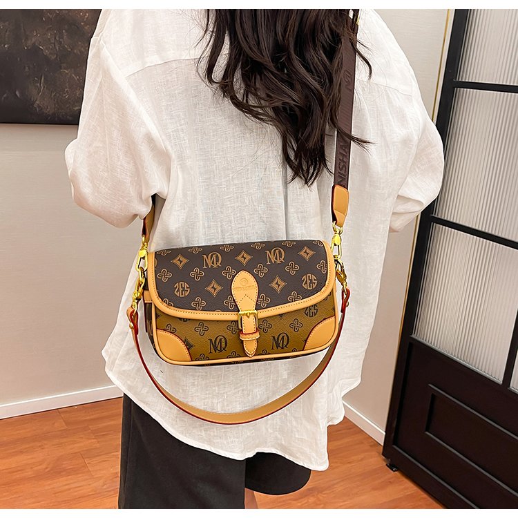 Women's PVC Monogram Shoulder Bag detail 32