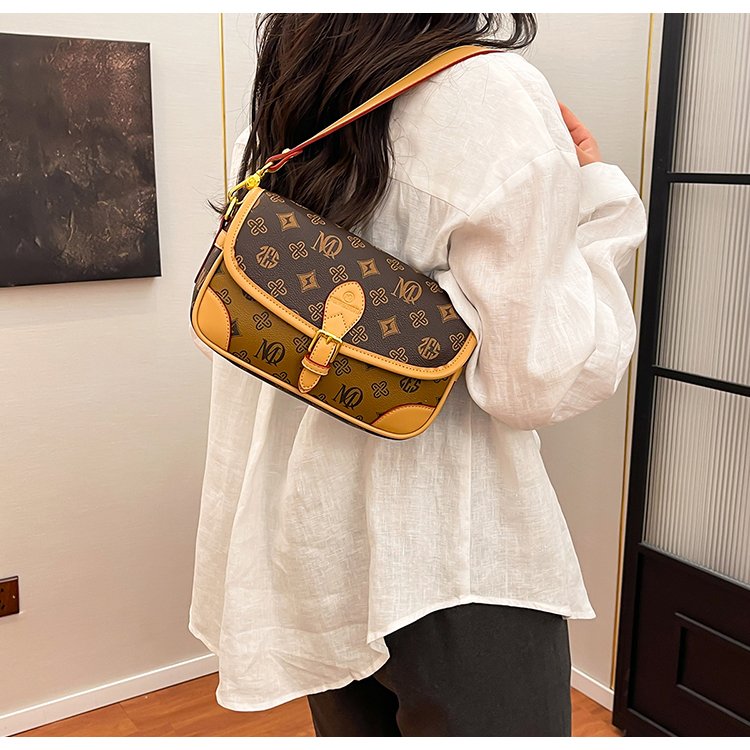 Women's PVC Monogram Shoulder Bag detail 37