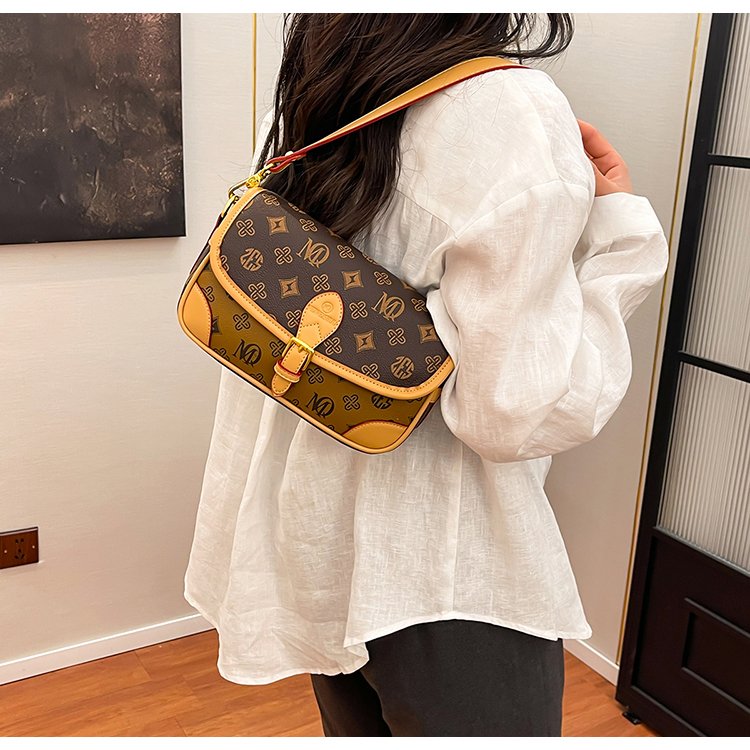Women's PVC Monogram Shoulder Bag detail 38