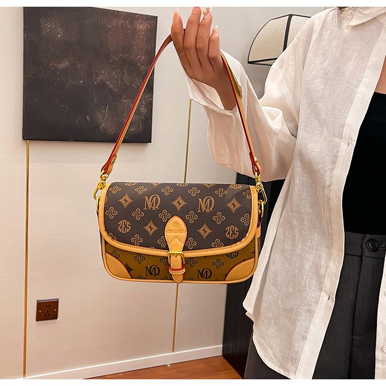 Women's PVC Monogram Shoulder Bag detail 39