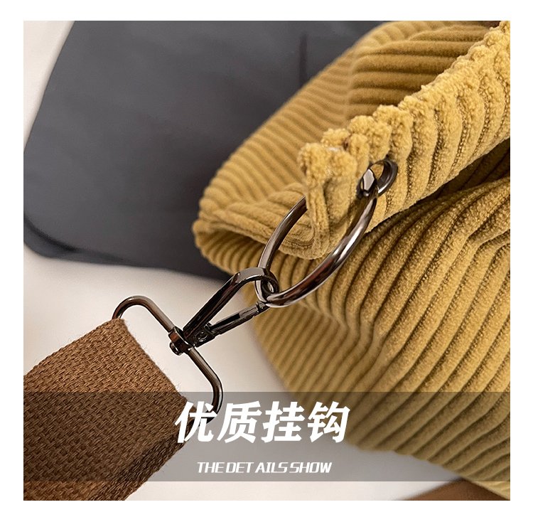 Women's Rounded Shoulder Bag detail 15