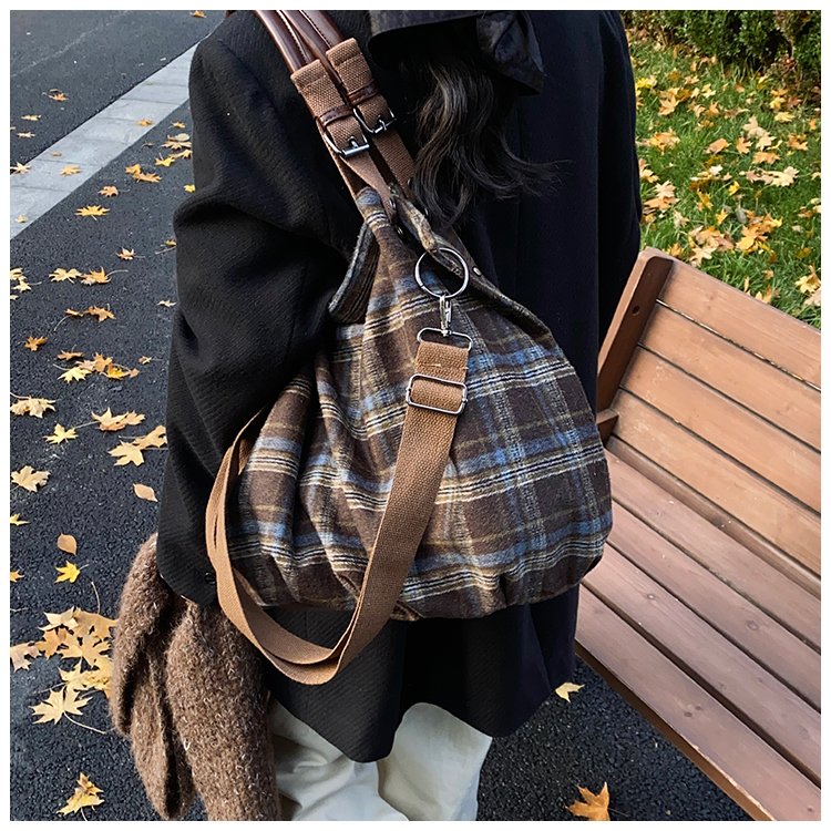 Women's Rounded Shoulder Bag detail 27