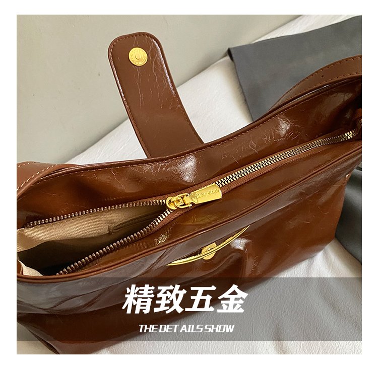 Women's PU Leather Soft Crescent Shoulder Bag detail 11