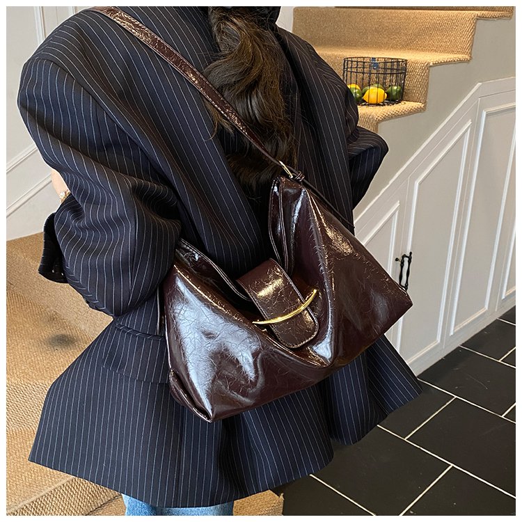 Women's PU Leather Soft Crescent Shoulder Bag detail 16