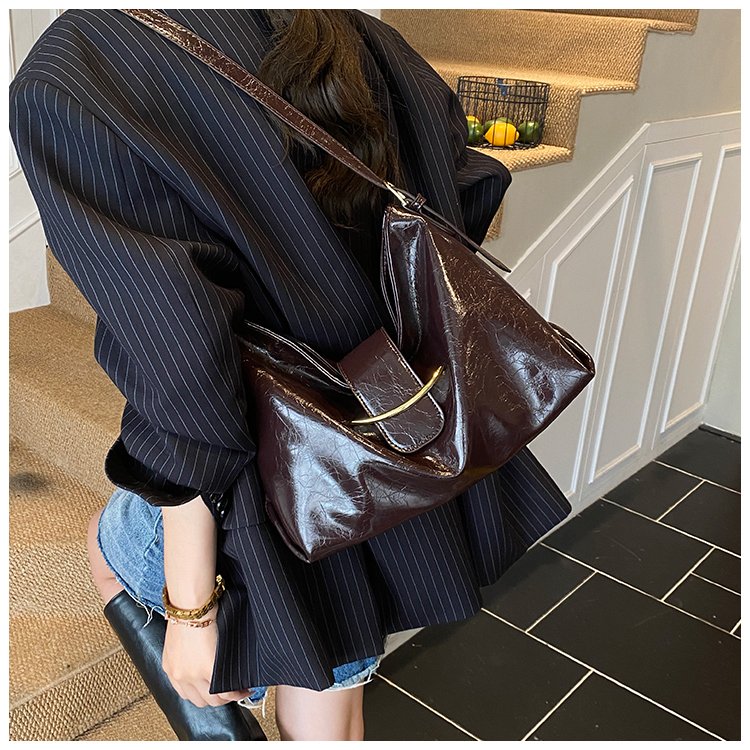 Women's PU Leather Soft Crescent Shoulder Bag detail 17
