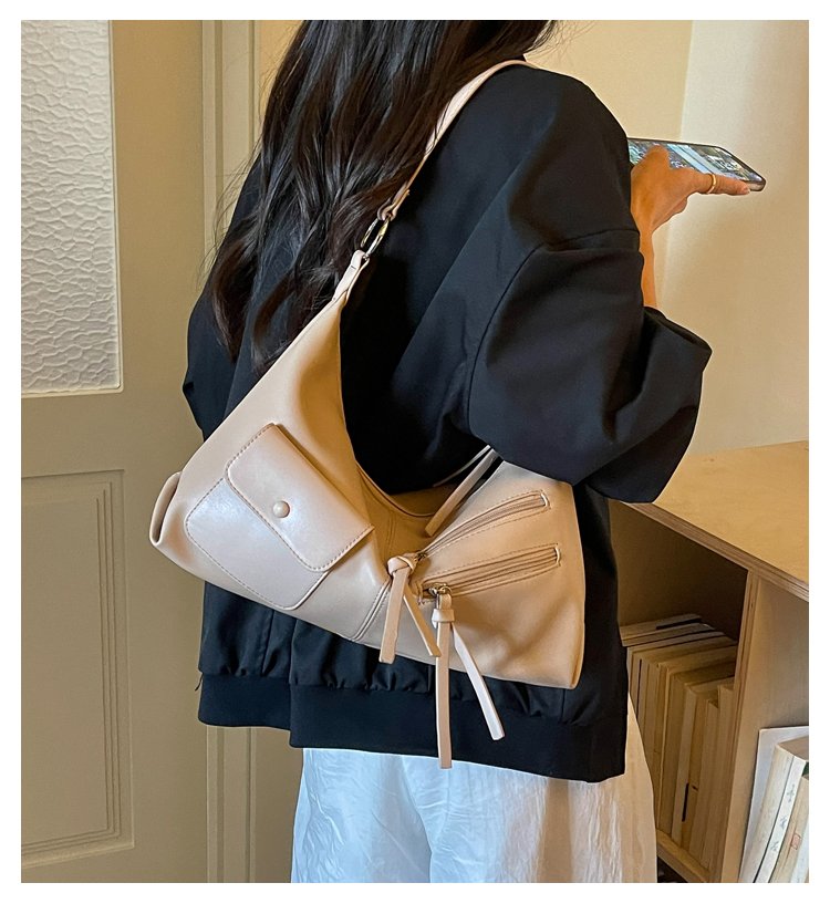Women's PU Leather Soft Metallic Look Hobo Shoulder Bag detail 2