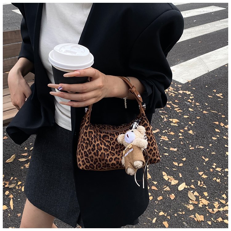 Women's Statement Leopard Print Structured PU Leather Shoulder Bag detail 16