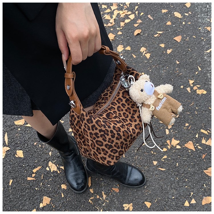 Women's Statement Leopard Print Structured PU Leather Shoulder Bag detail 18