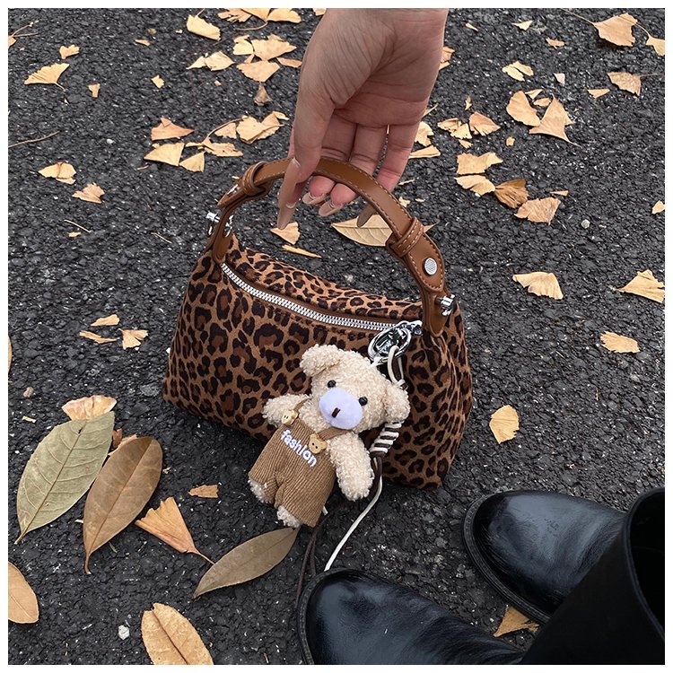 Women's Statement Leopard Print Structured PU Leather Shoulder Bag detail 23