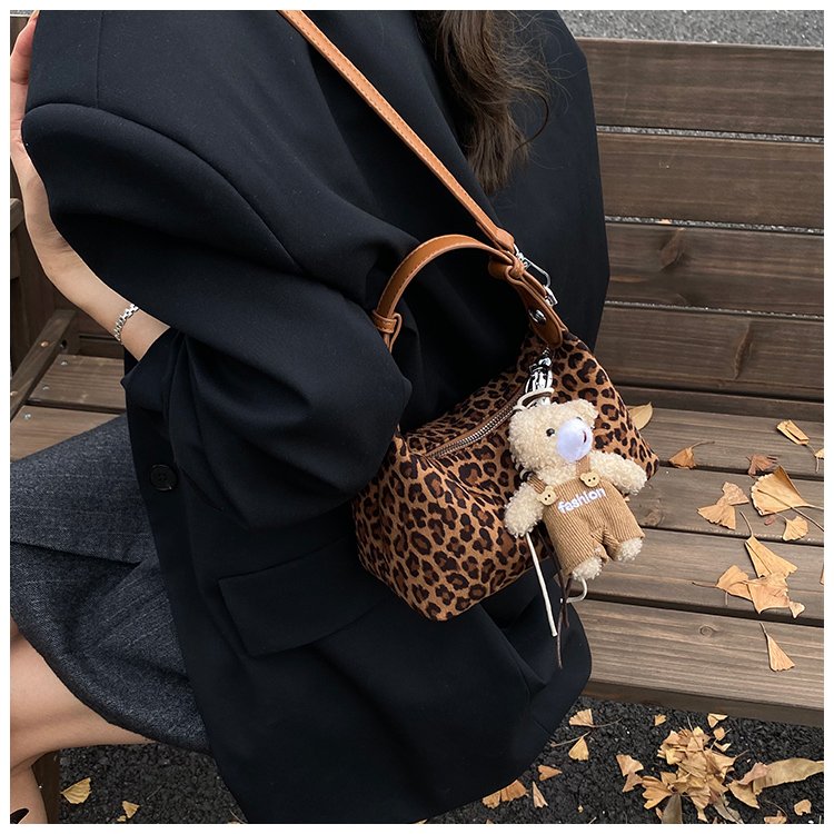 Women's Statement Leopard Print Structured PU Leather Shoulder Bag detail 31