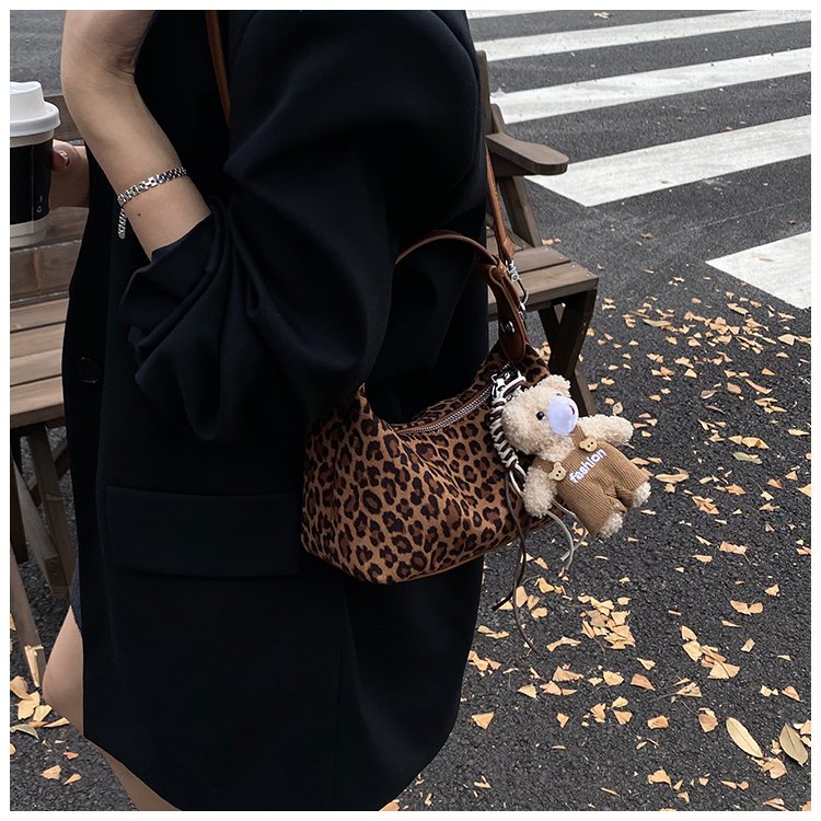 Women's Statement Leopard Print Structured PU Leather Shoulder Bag detail 32